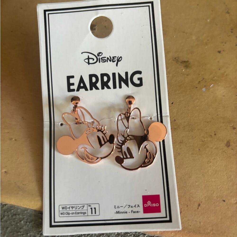 Daiso Minnie Face Clip-on Earrings in rose gold color